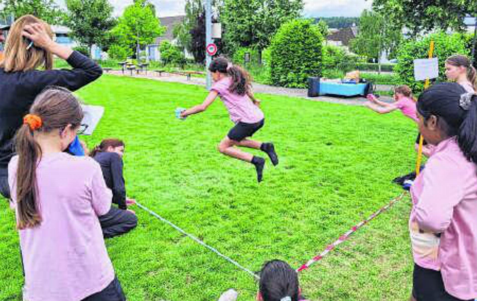 Sporttag der 5. und 6. Klassen der Primarschule Therwil: Wetterglück und gute Stimmung