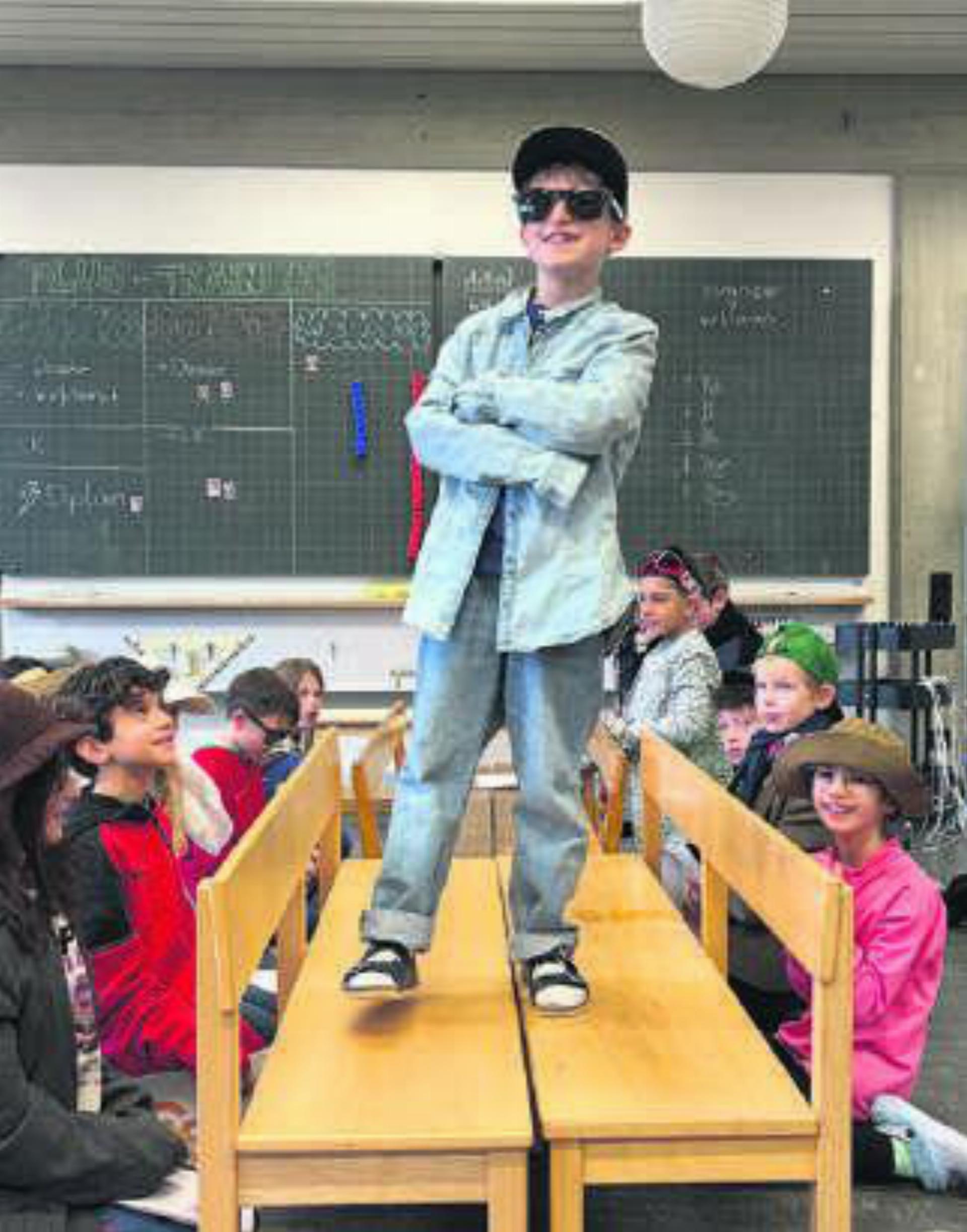 Eine Modeschau im Französischunterricht - Das Bild wird blockiert. – Möglicherweise durch einen aktiven Adblocker.