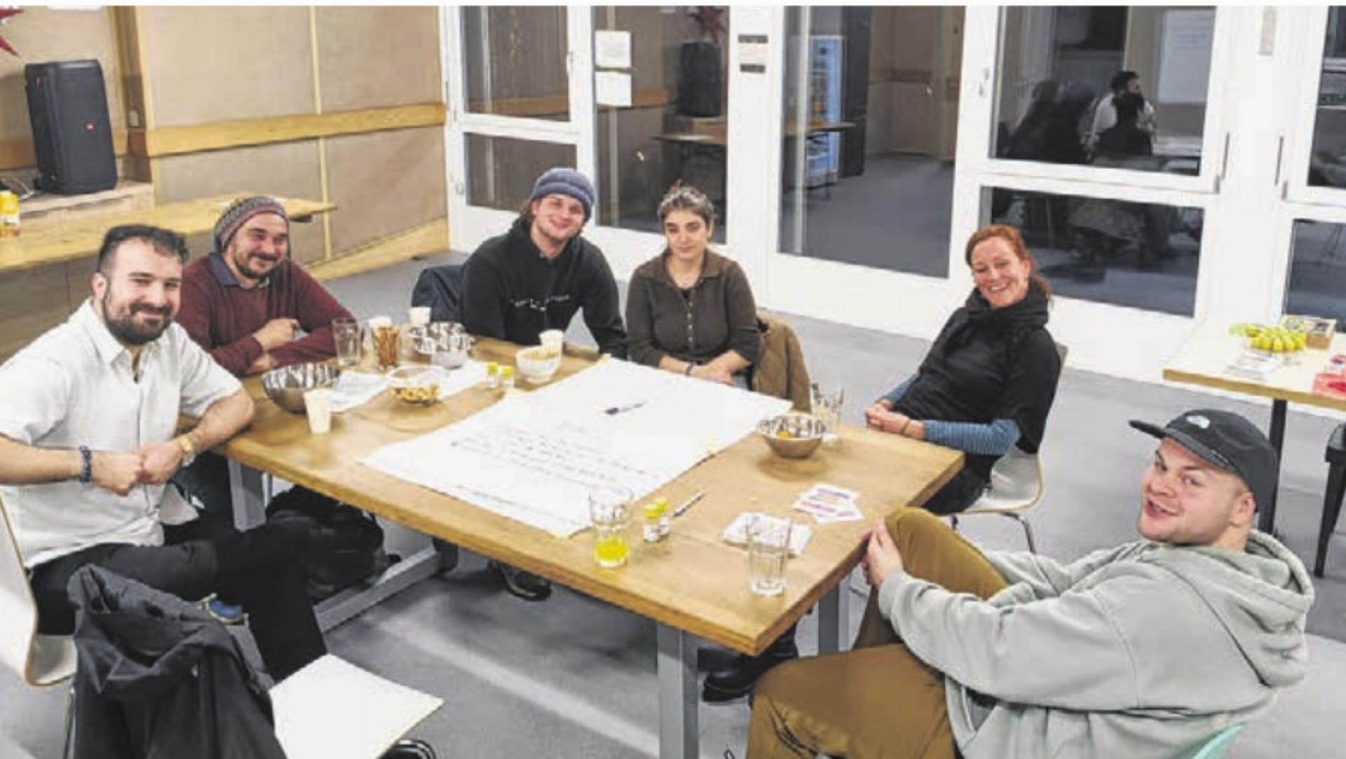 Junge Erwachsene gestalten mit - Das Bild wird blockiert. – Möglicherweise durch einen aktiven Adblocker.