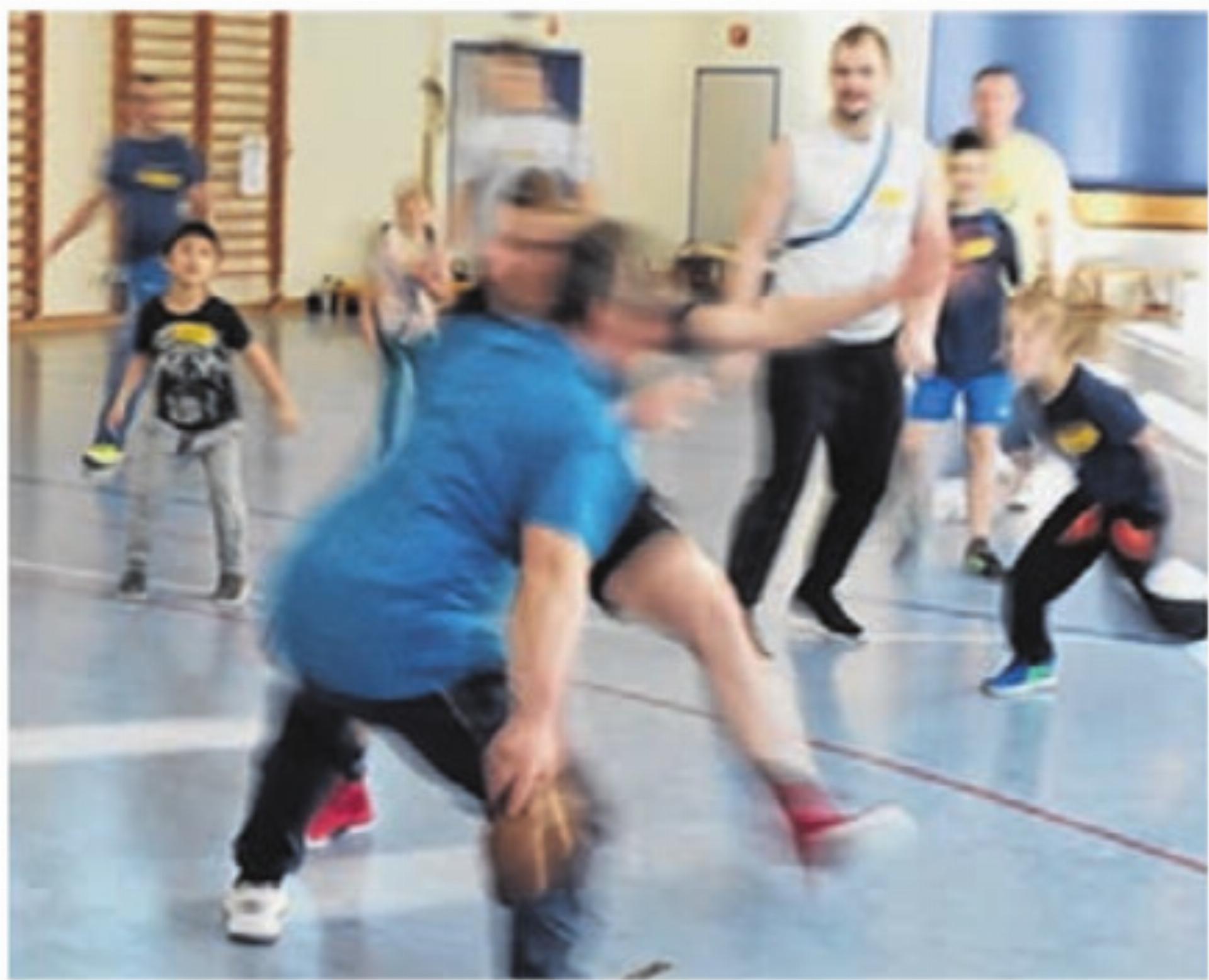 Kampfesspiele für Väter und Kinder 1. und 2. Klasse - Das Bild wird blockiert. – Möglicherweise durch einen aktiven Adblocker.