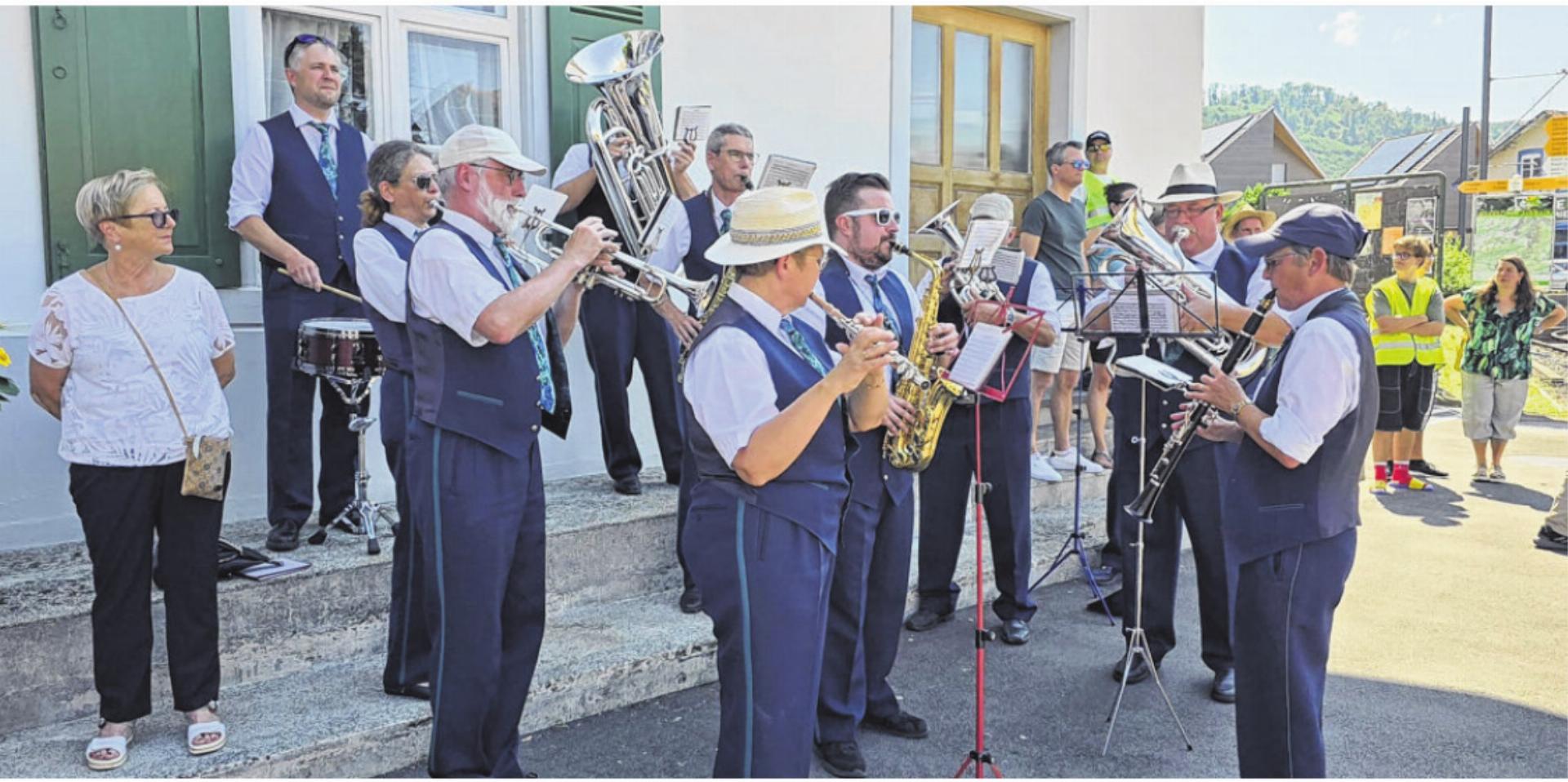 Neu-Uniformierung des Musikvereins Ettingen - Das Bild wird blockiert. – Möglicherweise durch einen aktiven Adblocker.