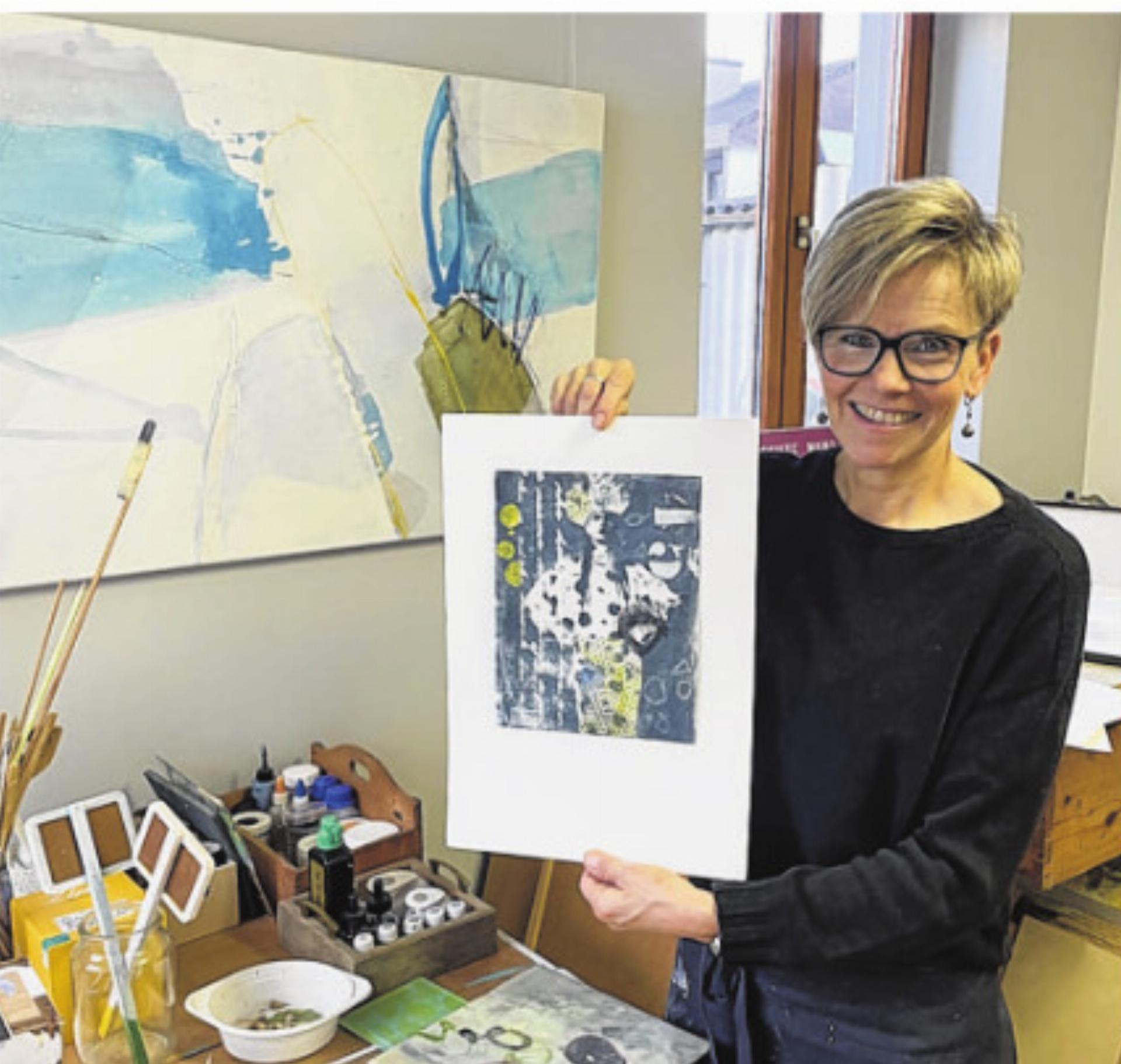 Tanz der Farben – Mixed-Media-Kunst von Irene Brodmann im KulturWerk - Das Bild wird blockiert. – Möglicherweise durch einen aktiven Adblocker.