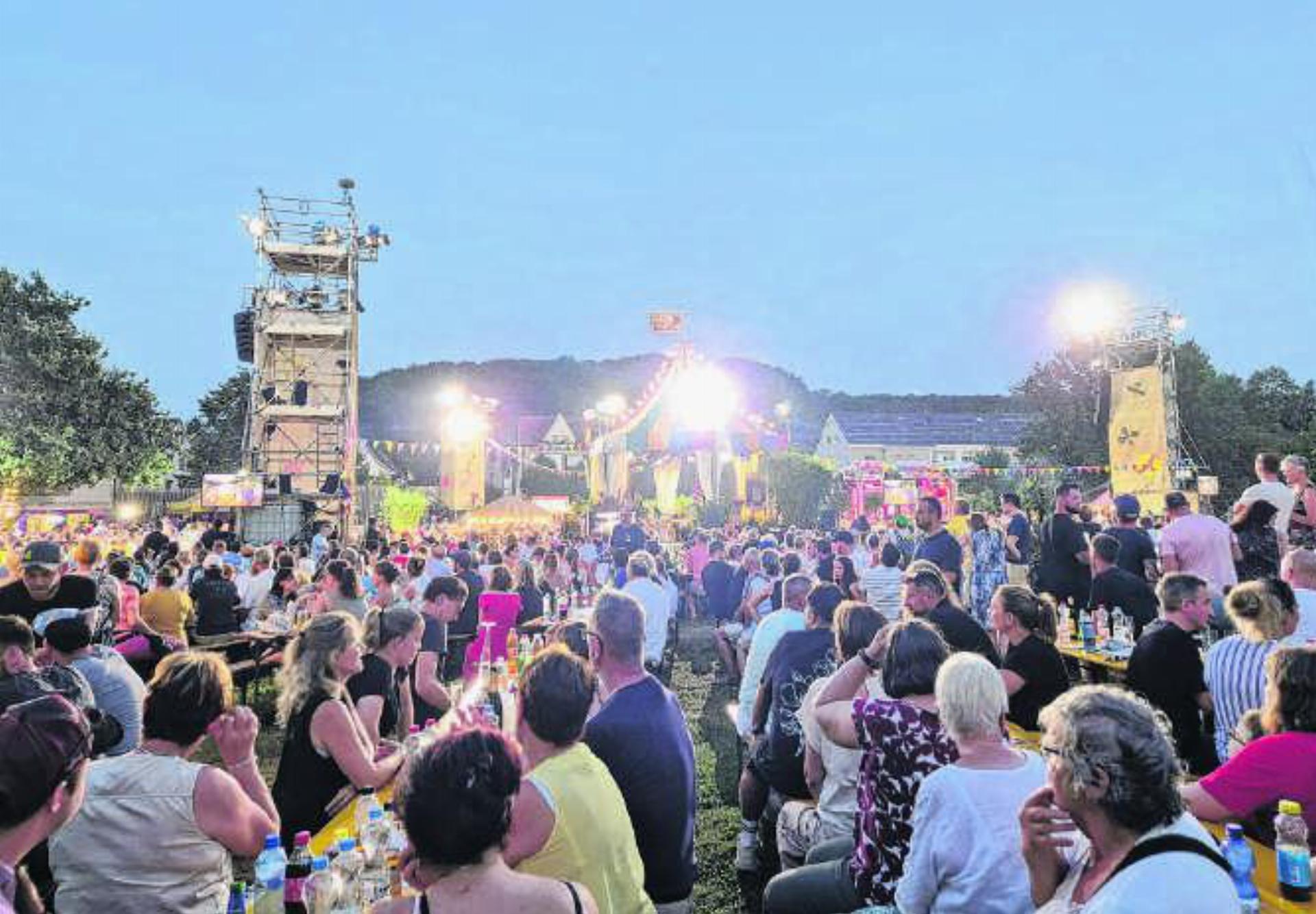 Ein Volksfest der Extraklasse - Das Bild wird blockiert. – Möglicherweise durch einen aktiven Adblocker.