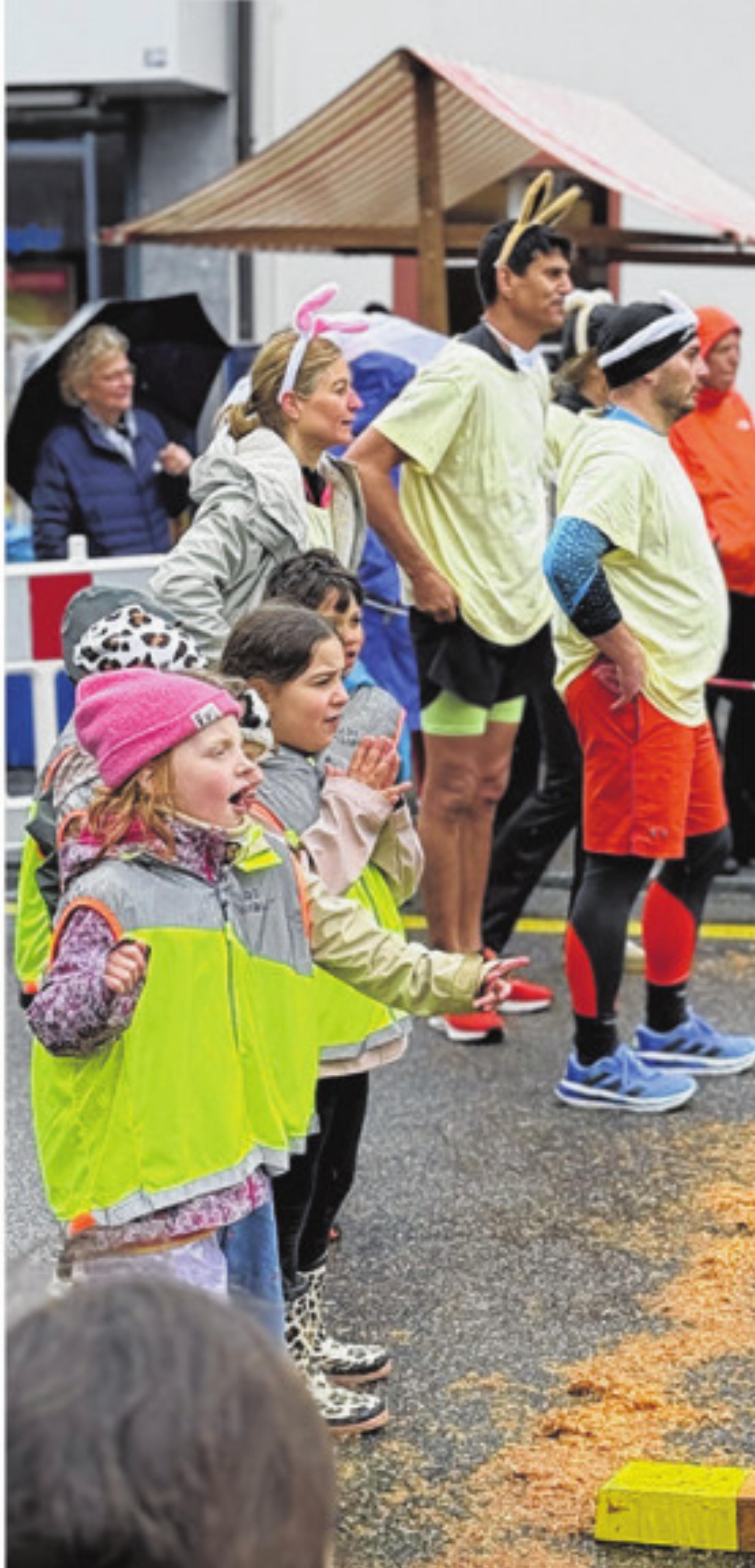 Regen kann das Oberwiler Eierleset nicht stoppen - Das Bild wird blockiert. – Möglicherweise durch einen aktiven Adblocker.
