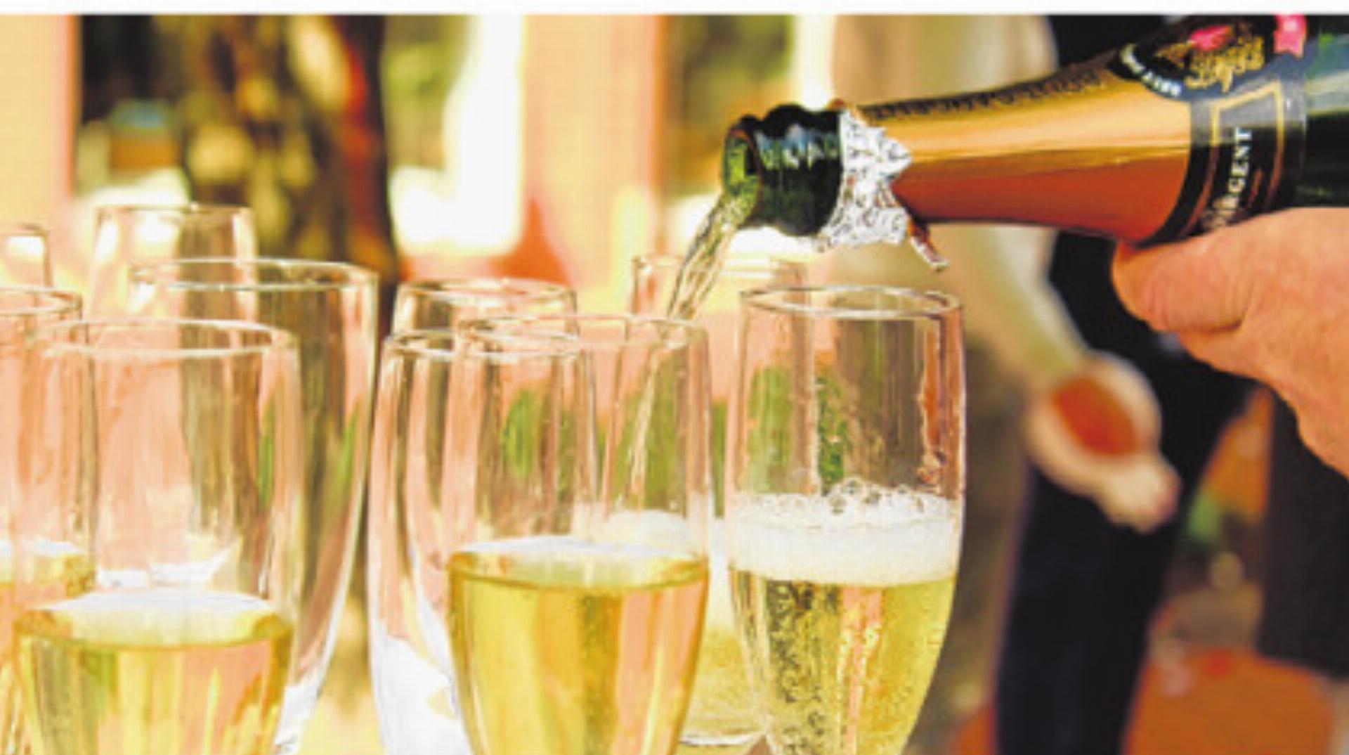 Cüpli-Bar am Frühlingsmarkt - Das Bild wird blockiert. – Möglicherweise durch einen aktiven Adblocker.