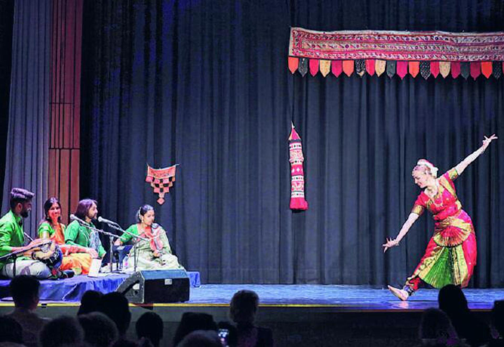 Eine Tanzreise von Ettingen nach Indien