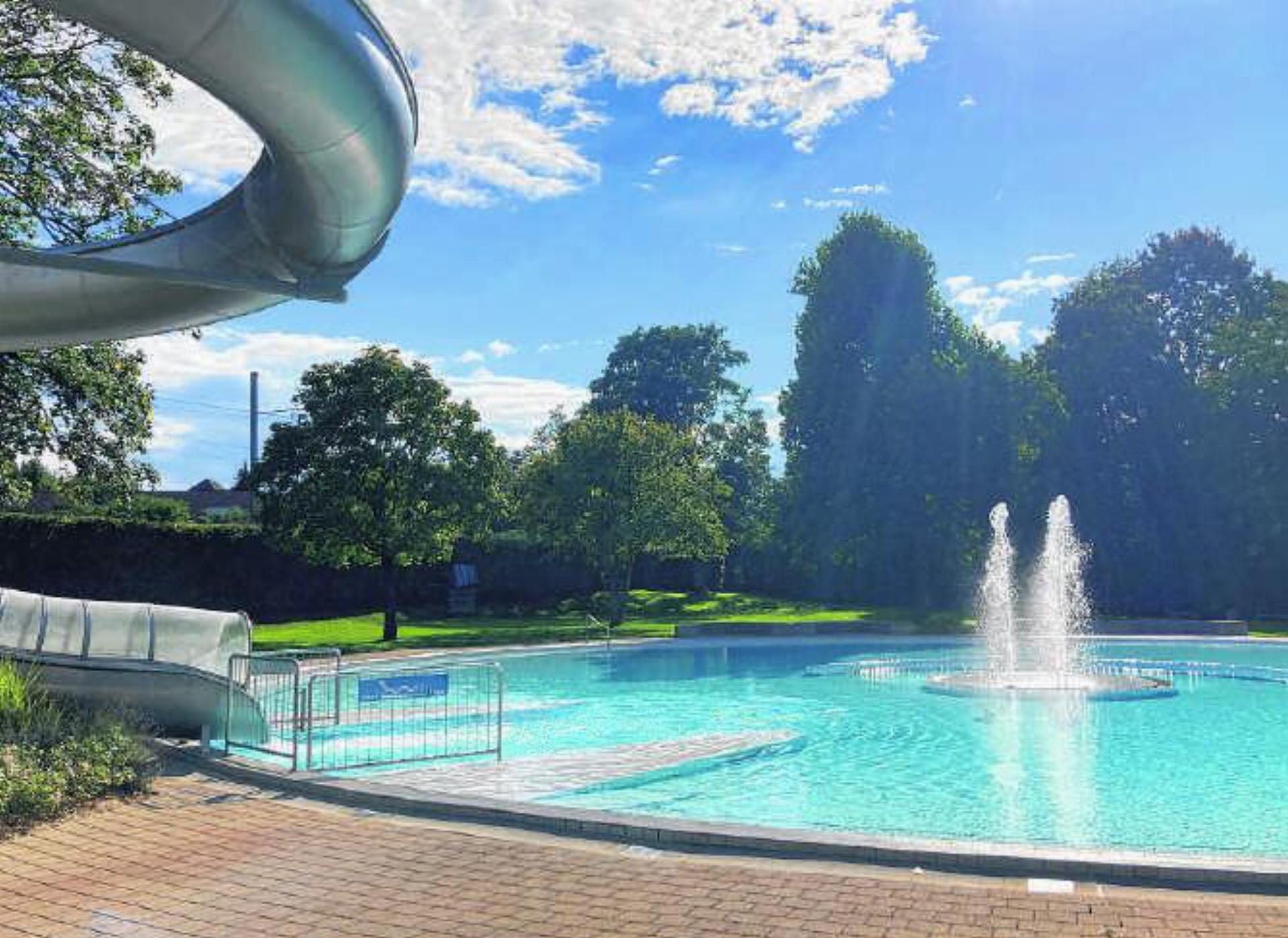 Saisonstart im Gartenbad beim Schloss Bottmingen