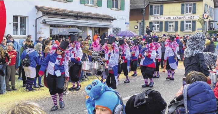 Dorf auf, Dorf ab am Fasnachtsumzug.