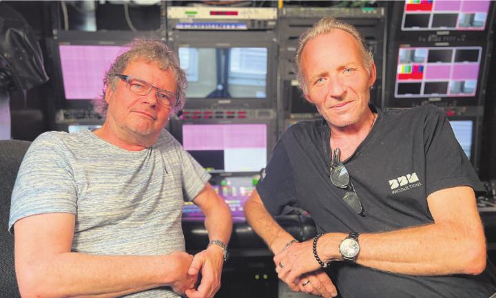 Mit grossem Herz für die Musik im Herzstück einer jeden Konzertaufzeichnung: Roli (l.) und Richi Bärlocher in einem Übertragungswagen von BBM Productions. Foto: zVg