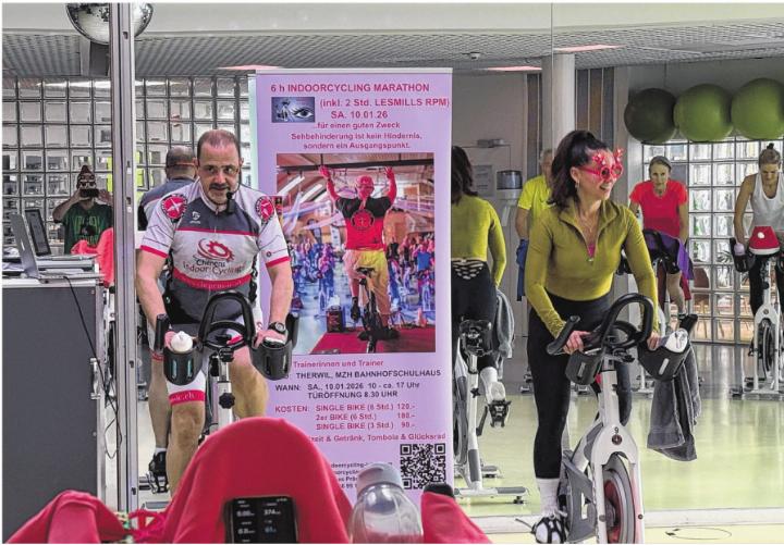 Premiere in Therwil: Ein Indoorcycling-Marathon, der speziell für sehbehinderte und blinde Sportlerinnen und Sportler geöffnet ist. Foto: zVg