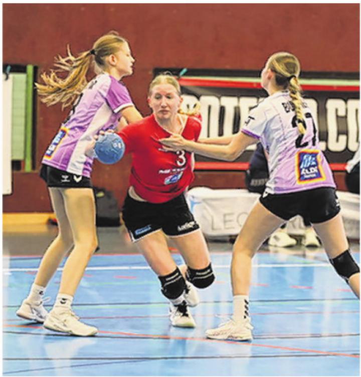 Chloe Drake setzt sich gegen die Zugerinnen durch. Foto: Jürg Viert, LK Zug Chloe Drake setzt sich gegen die Zugerinnen durch. Foto: Jürg Viert, LK Zug