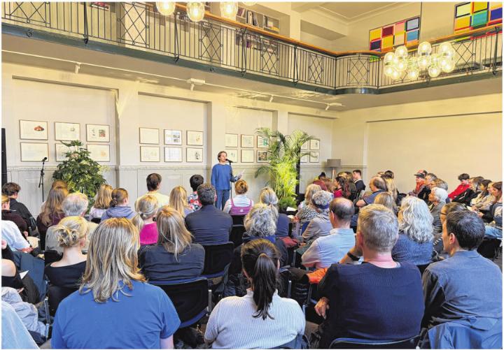 Die Veranstaltung mit den Schülerinnen und Schülern des Gymnasiums Oberwil an der «BuchBasel» erfreute sich grosser Beliebtheit.
