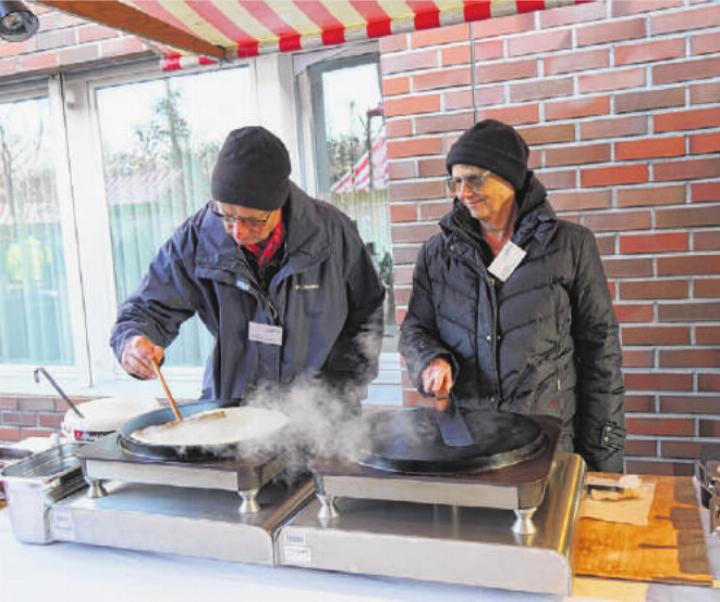 Der Adväntsmärt des BWH «Am Birsig» lockt mit zahlreichen Ständen und vorweihnachtlicher Stimmung.  Fotos: Tobias Gfeller