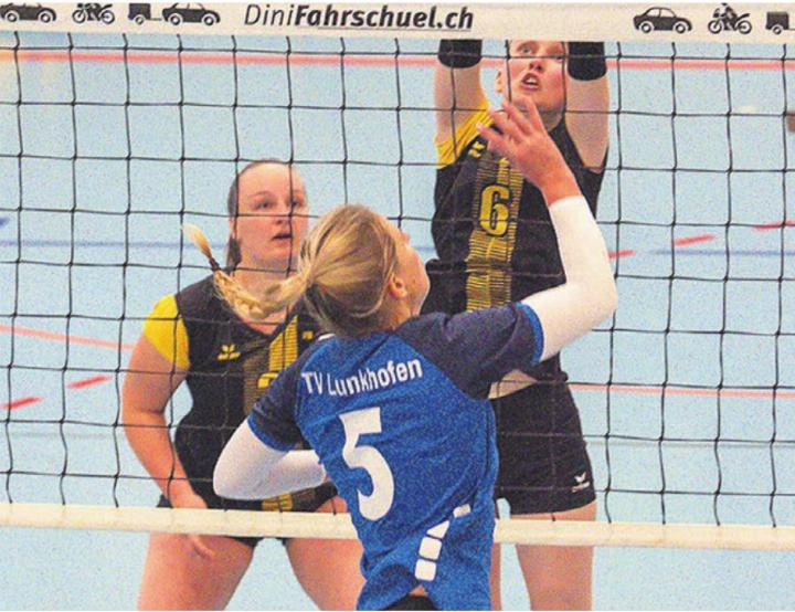 Therwil gewinnt im Cup, hier mit Sina Kohler und Zuspielerin Jana Quarin. Foto: Christoph Markwalder Therwil gewinnt im Cup, hier mit Sina Kohler und Zuspielerin Jana Quarin. Foto: Christoph Markwalder