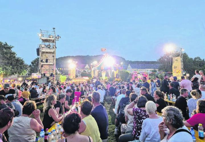 Ein Sommerabend voller Stimmung: Donnschtig-Jass brachte Unterhaltung, Gemeinschaft und Begeisterung auf den Eisweiher.