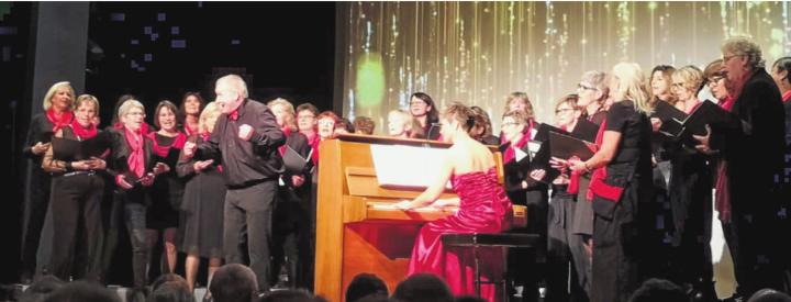 Die Vergissmeinnicht-Sängerinnen aus Ettingen als Gastchor beim Männerchorabend in Therwil. Foto: zVg