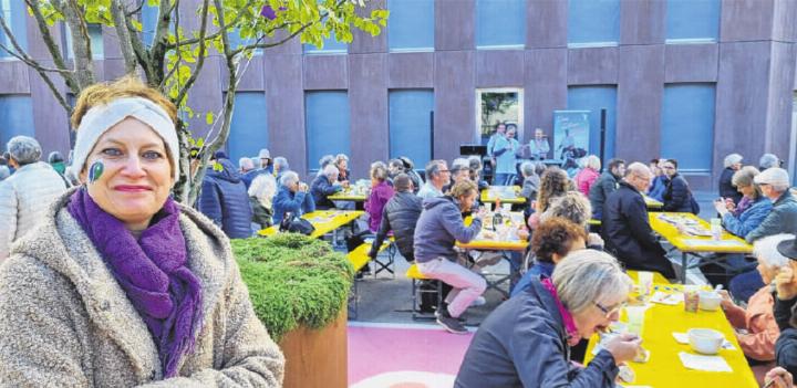 Beim Spitexfest auf dem Wehrlinsplatz genossen Gäste jeden Alters den Austausch mit Spitex-Mitarbeitenden, Vorstand und Partnern.