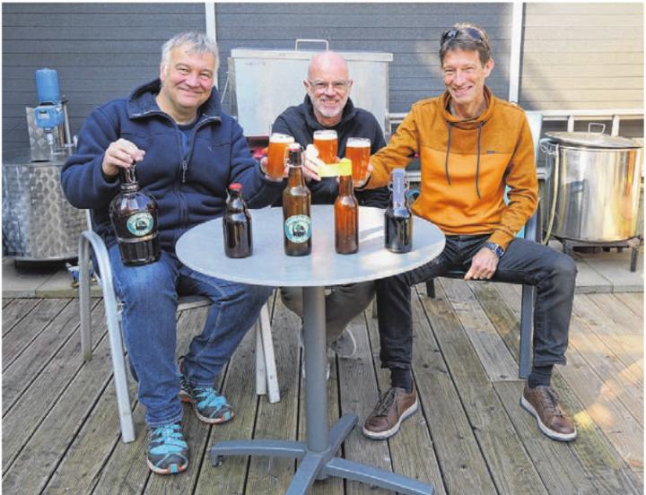 Sitzend von links nach rechts: Bruno Staub, Christoph Währen, Thomas Dexter.