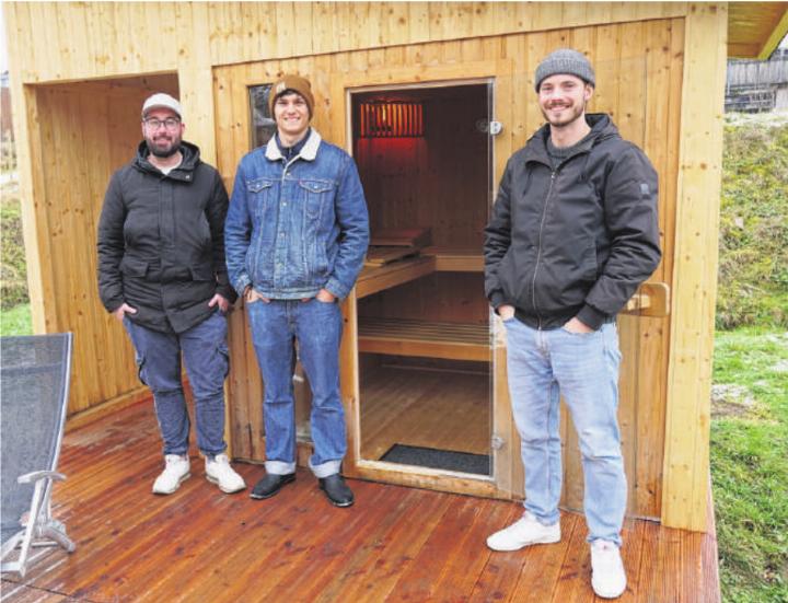 Drei der vier Initianten der «Schwitzkiste» in Bottmingen v. l. n. r.: Samuel Wirz, Severin Scheiwiller und Michael Fehlmann. Foto: Tobias Gfeller
