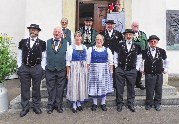 Fröhliches Stelldichein am Markt von Duggingen: Ueli Märki, hintere Reihe, Zweiter von links und Hans-Peter Banga, ebenfalls hintere Reihe, ganz rechts, zusammen mit zwei Damen aus dem Aaretal.