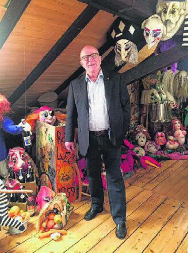 Urs B. Mäglin im Dachstock des Museums