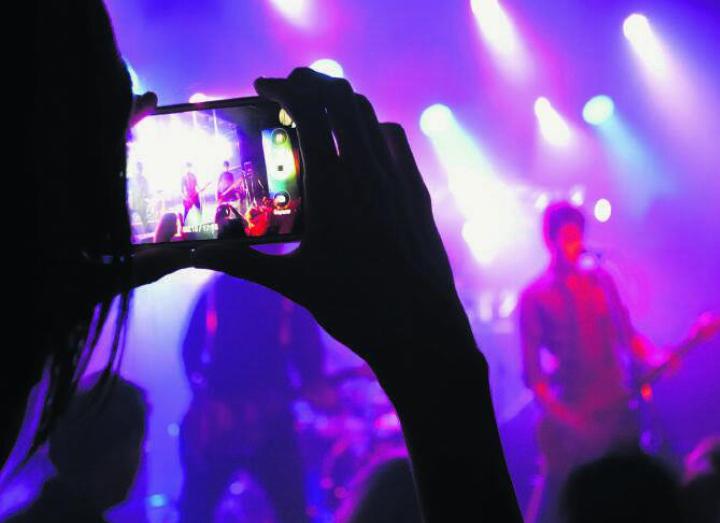 Die «Därwiler Frühlingsbühne» lässt das Feeling früherer Rockkonzerte wieder etwas aufleben.