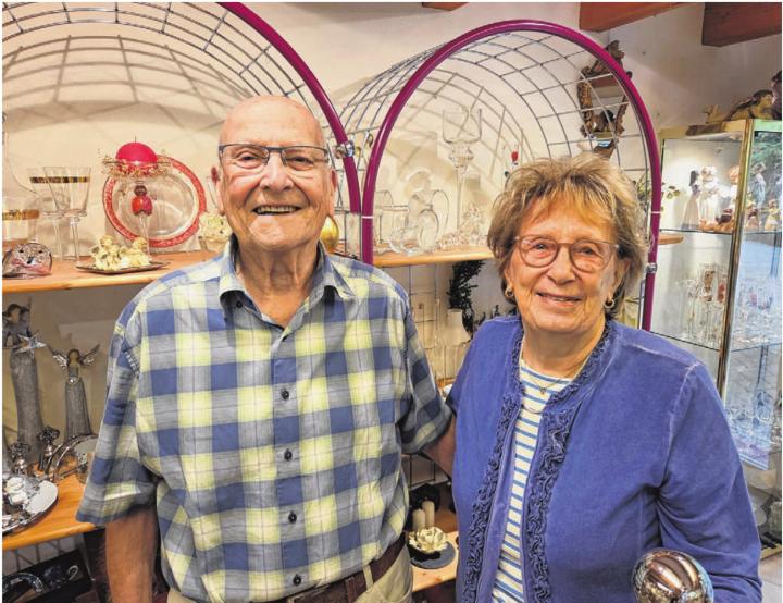 Anneliese und Othmar Gschwind in ihrem Gschängg-Stübli Fichtä – nach 31 Jahren sagen sie «Servus und ade». Foto: Brooke Keller Anneliese und Othmar Gschwind in ihrem Gschängg-Stübli Fichtä – nach 31 Jahren sagen sie «Servus und ade». Foto: Brooke Keller