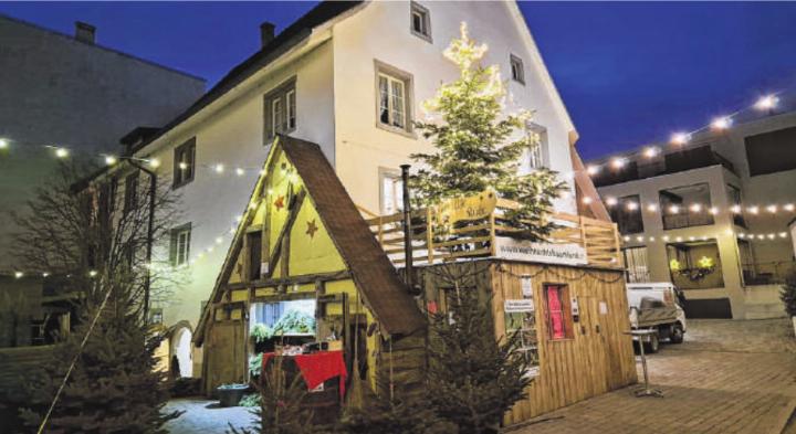 Vom 12. bis 14. Dezember können sich die Besucher auf festliche Weihnachtsbäume, einen Rauchlachsapéro und ein vielfältiges regionales Angebot freuen. Fotos: Gregor Szyndler Vom 12. bis 14. Dezember können sich die Besucher auf festliche Weihnachtsbäume, einen Rauchlachsapéro und ein vielfältiges regionales Angebot freuen. Fotos: Gregor Szyndler