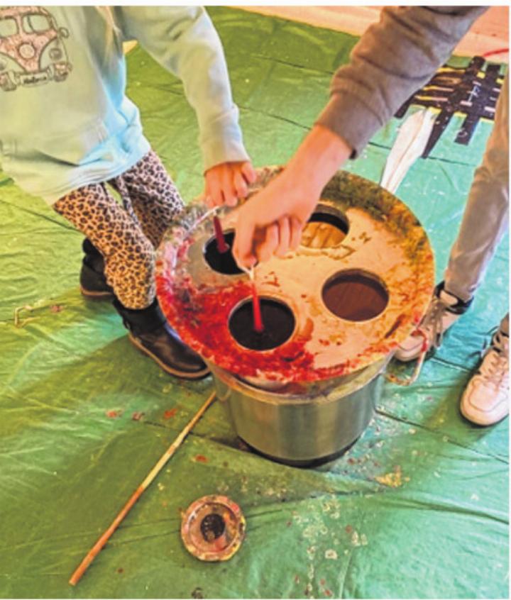 Langsam eintauchen, kurz innehalten, herausziehen und schön abkühlen lassen … Langsam eintauchen, kurz innehalten, herausziehen und schön abkühlen lassen …