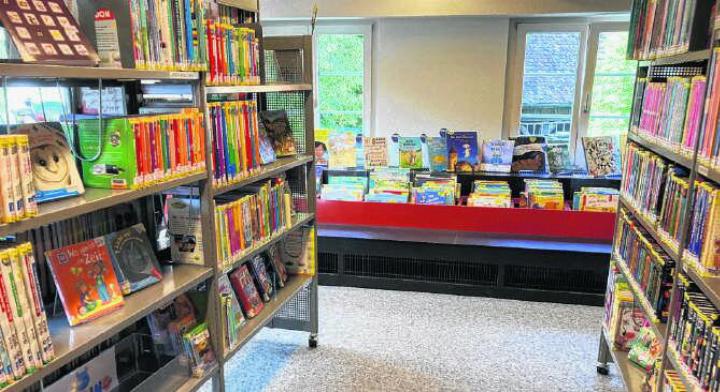 Die Kinderbuchabteilung der Bibliothek Therwil — ein bunter Ort zum Stöbern, Vorlesen und Entdecken für kleine Leserinnen und Leser. Foto: zVg