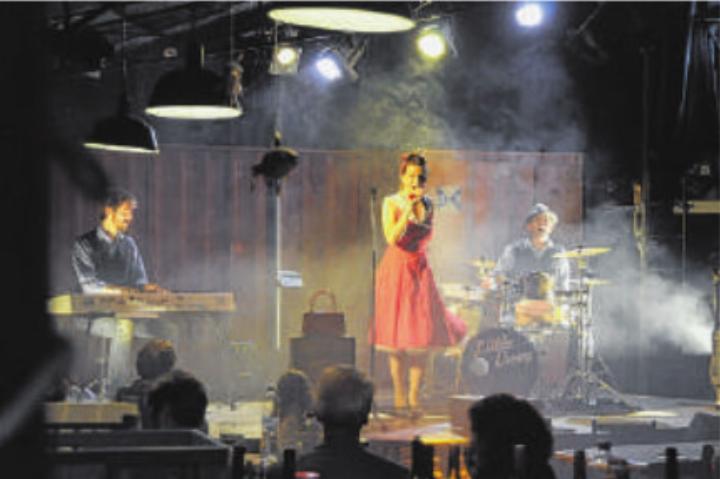Little Chevy (vocals), Christoph Schwaninger (keys), Andy Lang (drums & backing vocals)