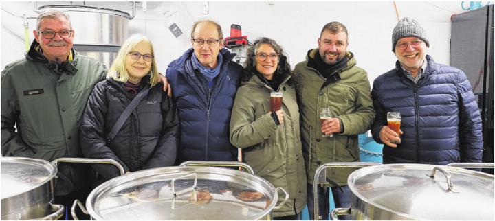 Im Einsatz für die Brauerei Waldschlössli: Hugo Ley, Katharina Wittwer, Jürg Wittwer, Isabelle Siracusa, Lukas Bänziger und Erik Zehnder (von links) sind in bester Adventsstimmung. Im Einsatz für die Brauerei Waldschlössli: Hugo Ley, Katharina Wittwer, Jürg Wittwer, Isabelle Siracusa, Lukas Bänziger und Erik Zehnder (von links) sind in bester Adventsstimmung.