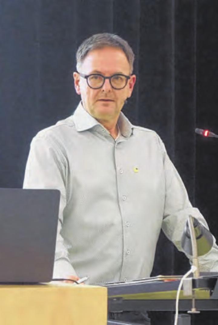 Nach dem Rücktritt Stefan Gschwinds leitete Interims-Gemeindepräsident René Saner die Gemeindeversammlung.