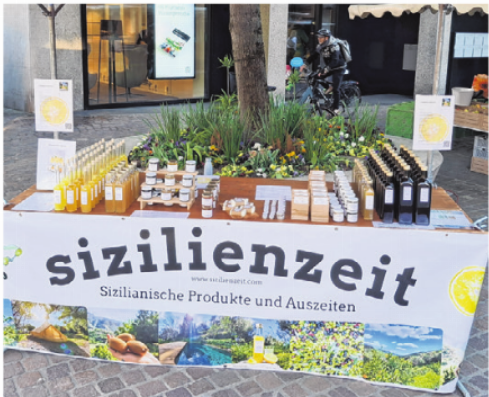 Spargeln, Erdbeeren und Zitronen - Das Bild wird blockiert. – Möglicherweise durch einen aktiven Adblocker.