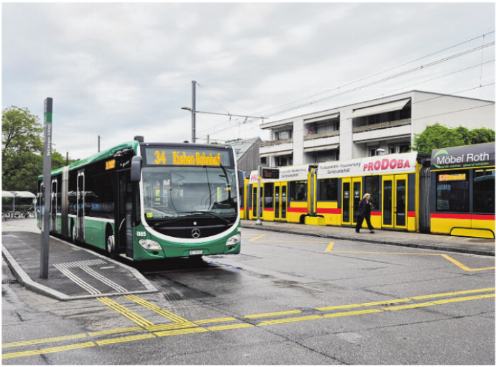 Die ÖV-Drehscheibe Bottmingen soll modernisiert werden.