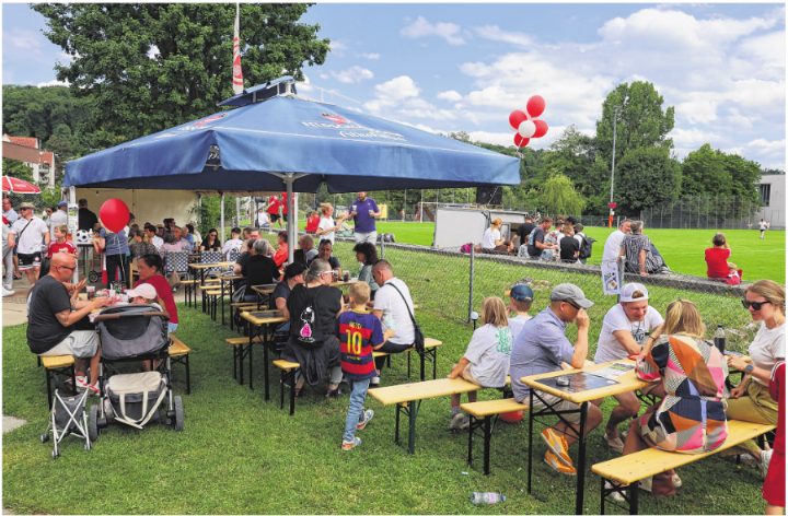 Gute Stimmung, entspannte Atmosphäre: Der «Family Day» zum 80-Jahr-Jubiläum des FC Oberwil kam bei den Leuten hervorragend an. Foto: Alan Heckel