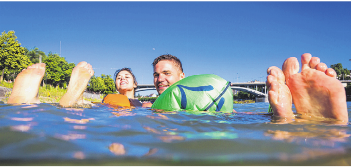 Mit dem Wickelfisch flussabwärts durch Basel. Foto: Tanja Ecker