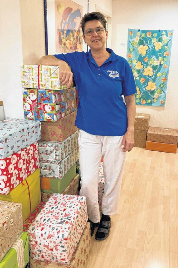 Ein Päckli, das von Herzen kommt: Daniela Süess engagiert sich auch dieses Jahr für die Weihnachtspäckliaktion. Ein Päckli, das von Herzen kommt: Daniela Süess engagiert sich auch dieses Jahr für die Weihnachtspäckliaktion.