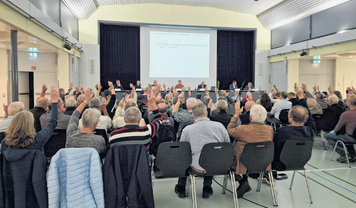 Die Therwiler Gemeindeversammlung im Gemeindesaal.